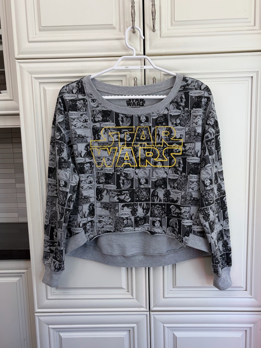 Star Wars women’s cropped graphic sweatshirt
